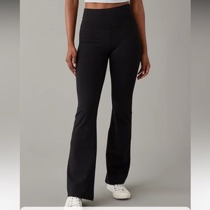 🆕 AE The Everything Flare Legging